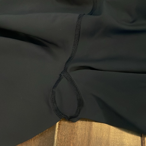 lululemon running shorts sz 8 in Navy - Picture 4 of 4